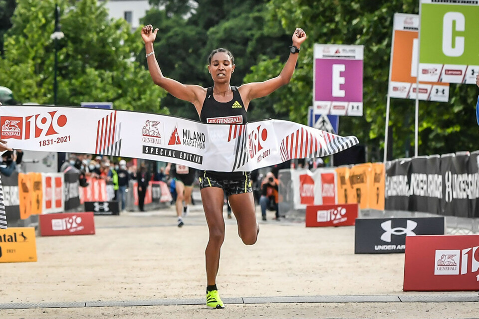 Titus Ekiru med løyperekord i Milano Maraton Gebremaryam-Gebrekidan.jpg