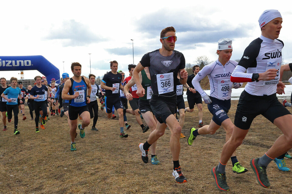 Starten har akkurat gått for pulje 1. Dagens vinner med startnummer 366, Ånung Viken. (Foto: Tom-Arild Hansen) Starten har akkurat gått for pulje 1. Dagens vinner med startnummer 366, Ånung Viken. (Foto: Tom-Arild Hansen)