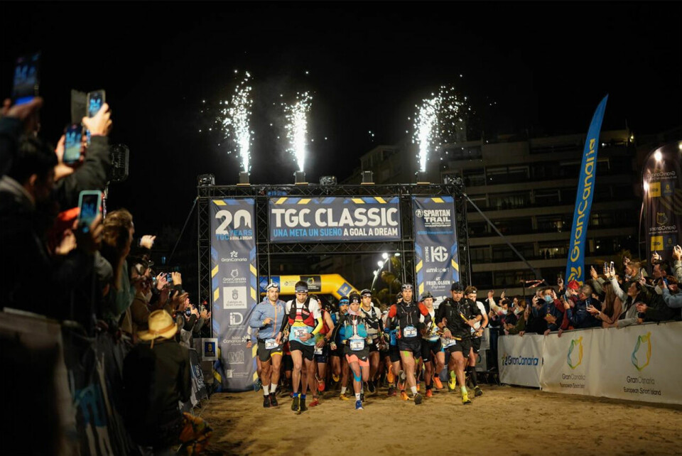 Feltet på den lengste distansen, Classic på 128 km med 7000 høydemeter, legger av gårde. (Foto: arrangøren) Feltet på den lengste distansen, Classic på 128 km med 7000 høydemeter, legger av gårde. (Foto: arrangøren)