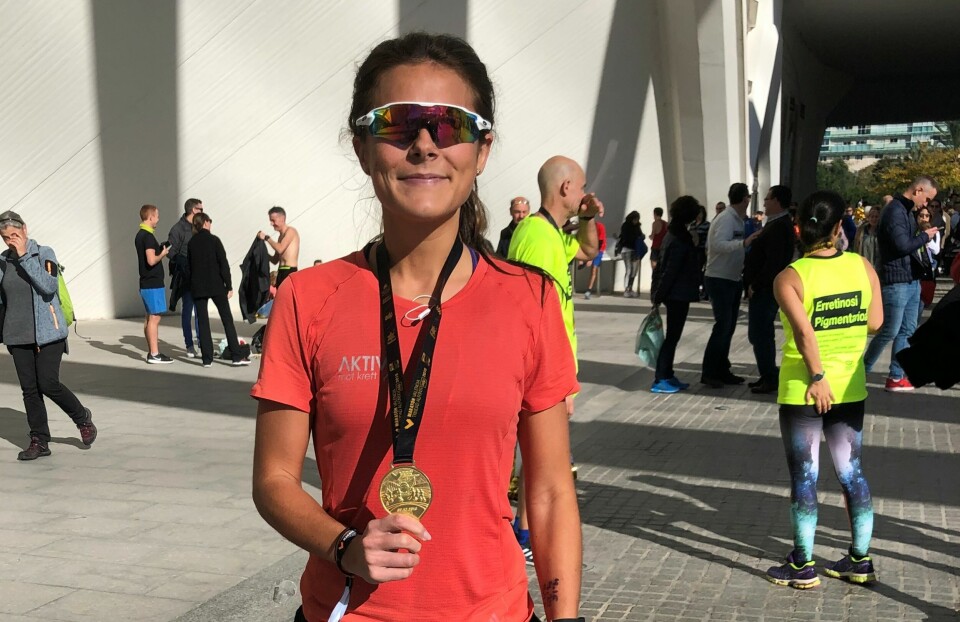 Imponerende debut: Elvira Vegas Spets imponerte både seg selv og vennene da hun løp i mål i Valencia Marathon på 3.08. Foto: privat Imponerende debut: Elvira Vegas Spets imponerte både seg selv og vennene da hun løp i mål i Valencia Marathon på 3.08. Foto: privat