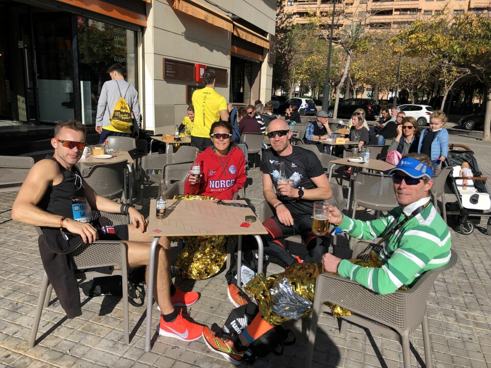 Fra nybegynner til maratonløper på fire måneder Elvira Vega Spets Morten Grønneberg André Borka Pål etter Valencia Marathon 2018-venner-2018.jpg