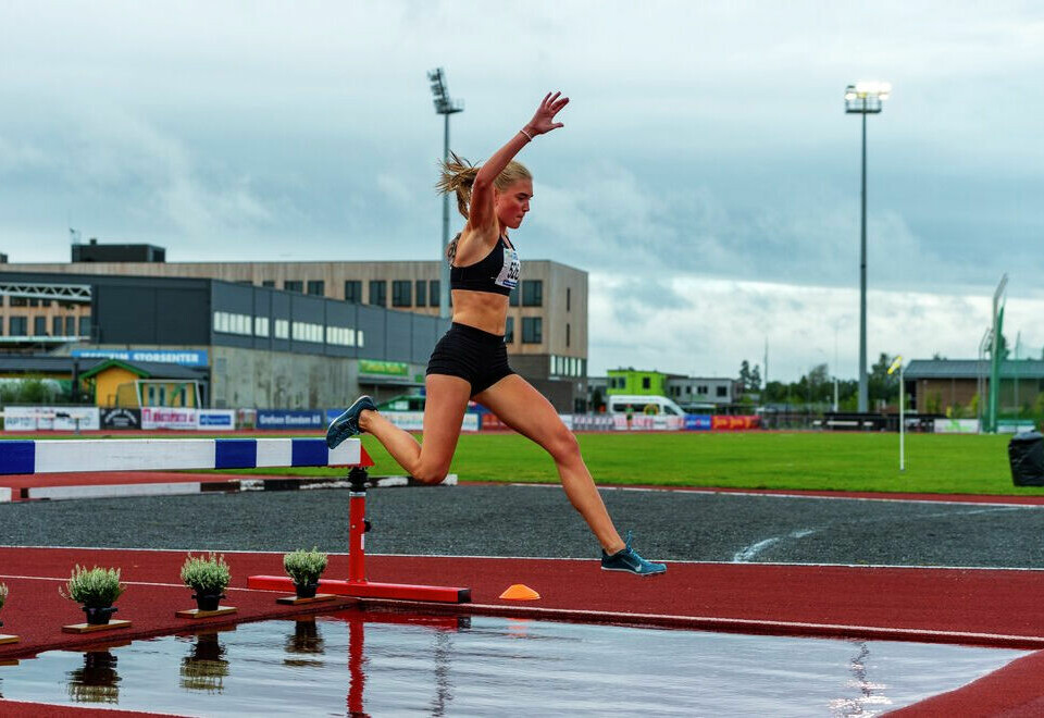 Andrea Modin Engesæth sneik seg under 10 minutter og var bare sekundet bak persen sin på 3000 m hinder. (Arkivfoto: Arne Dag Myking) Andrea Modin Engesæth