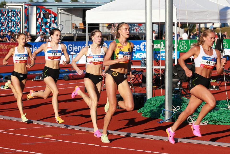 Ingeborg Østgård norgesmester for tredje gang på rad på 1500 m 1500m_damer_finale_Edland_drar_inn_paa_runde2_AZ3T2311.jpg
