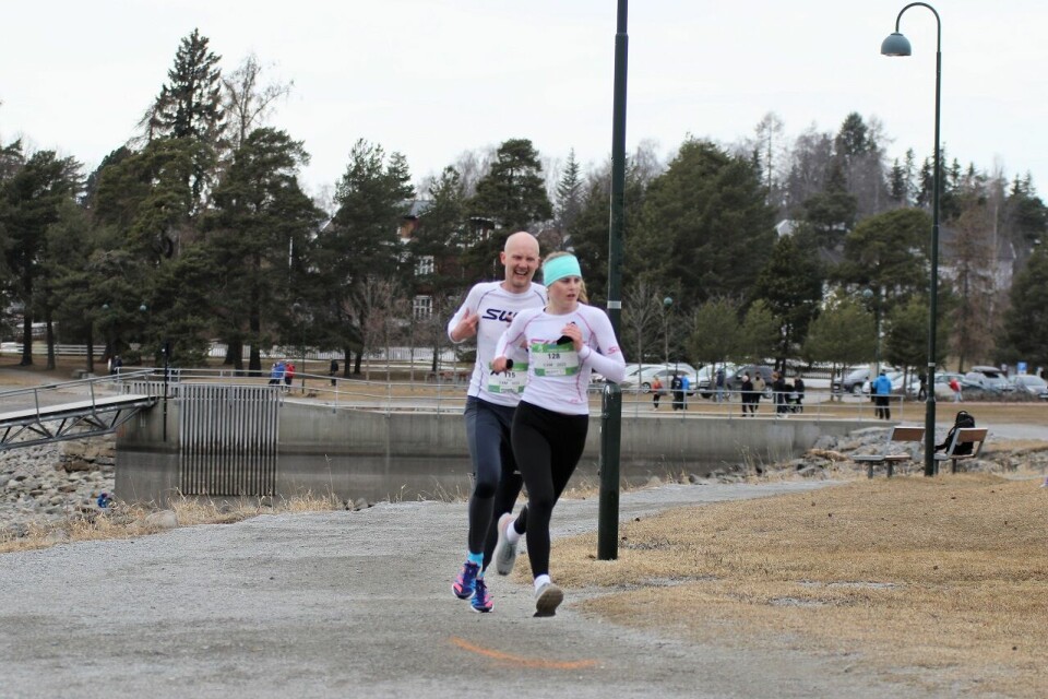 Andrine Slettum Ruud og Kjetil Ørbekk hadde en tett fight på 5 km. (Foto: Rolf Bakken) Andrine Slettum Ruud og Kjetil Ørbekk hadde en tett fight på 5 km. (Foto: Rolf Bakken)