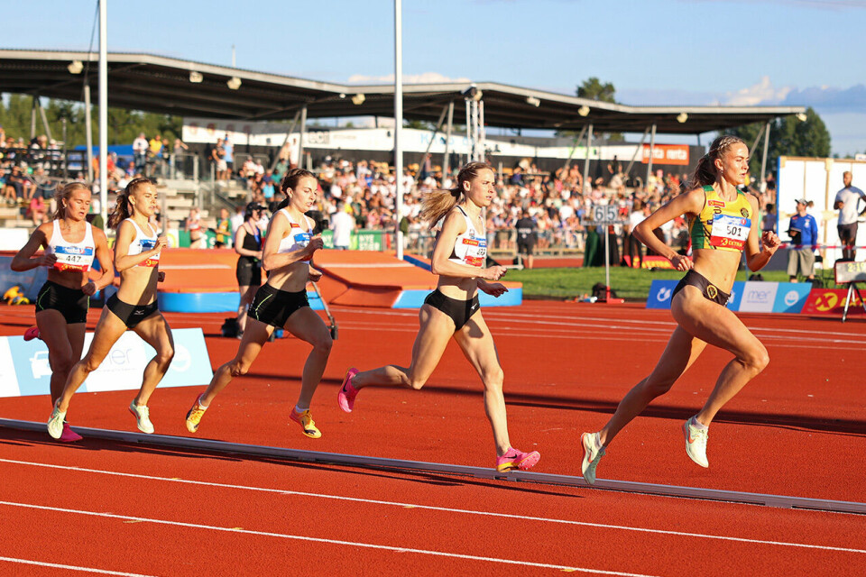 Ingeborg Østgård norgesmester for tredje gang på rad på 1500 m 1500-meter-saeten-i-tet.jpg