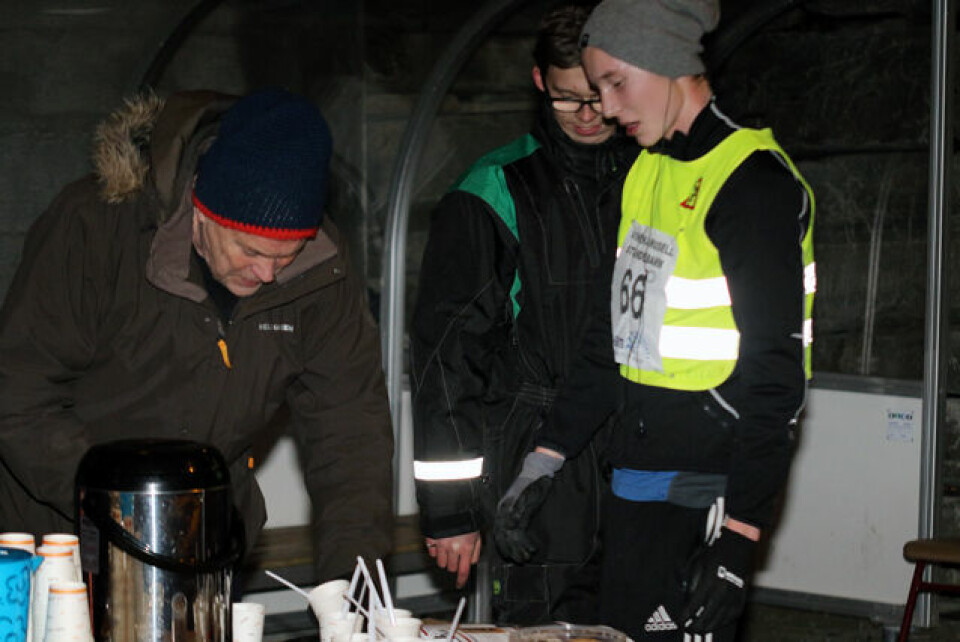 God stemning i Strandebarm da julenissen kom på besøk 1P1A3231.jpg