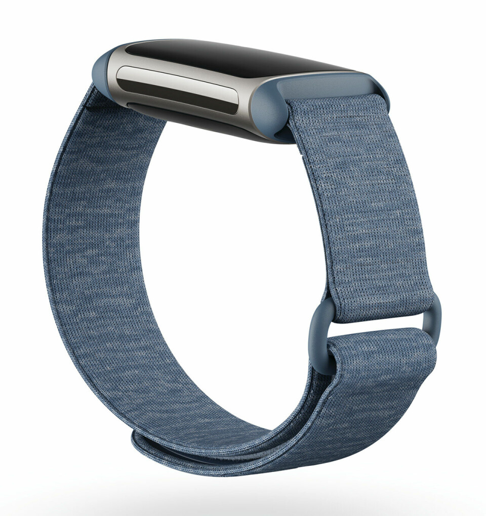 Fitbit lanserer aktivitetsmåleren Charge 5 Fitbit_Charge_5_Render_Dramatic_Hook_Loop_Coastal_Blue_Platinum.jpg