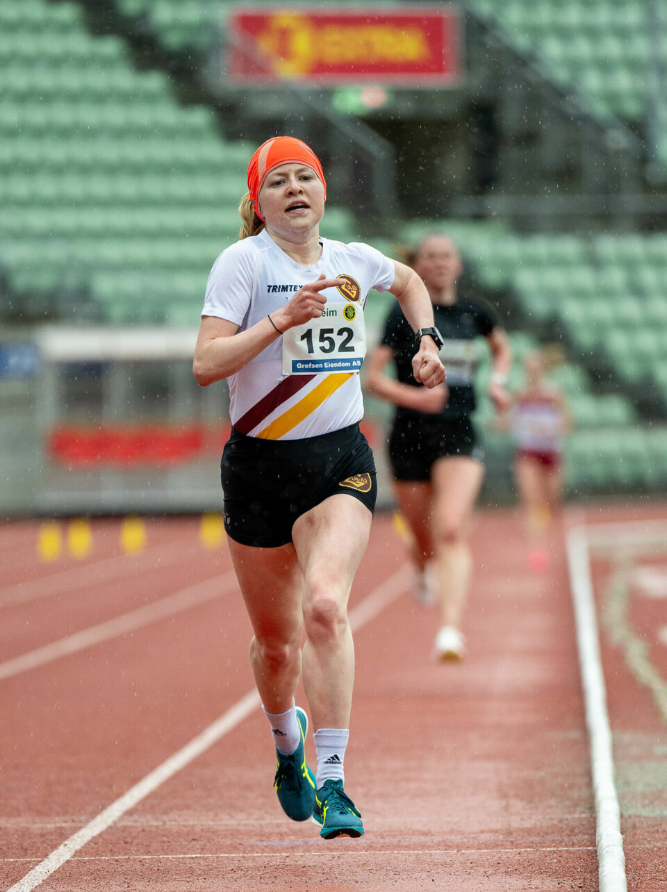 Mange gode tider trass i surt vårvær under Løpestevnet på Bislett Anzu-Lovise-KVAM-DSC_5431.jpg