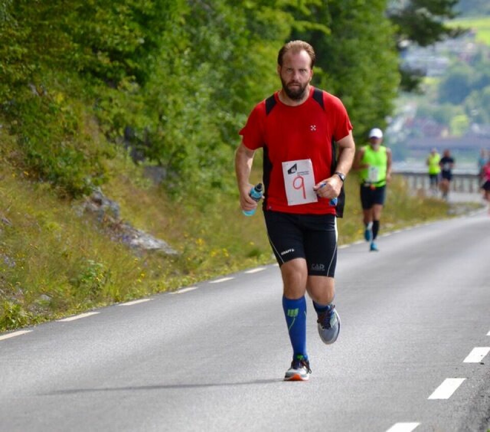 Helge Hafsås og Louise Skak vant maraton i Hornindal Heil_Jan_Billy_Aas