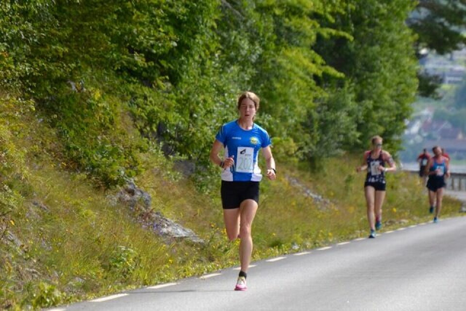 Helge Hafsås og Louise Skak vant maraton i Hornindal 10_Kathrina_Kahrs_vinner