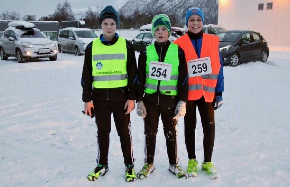 Endelig vinter i Ålesund vinterkarusell Velledalen_unge