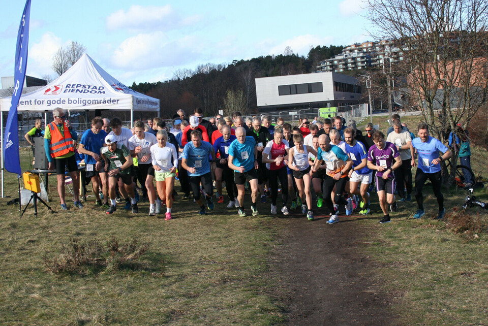 Starten går for løperne som hadde valgt den vanlige løypen over 3,4 km. (Foto: Sverre Larsen) Starten går for løperne som hadde valgt den vanlige løypen over 3,4 km. (Foto: Sverre Larsen)