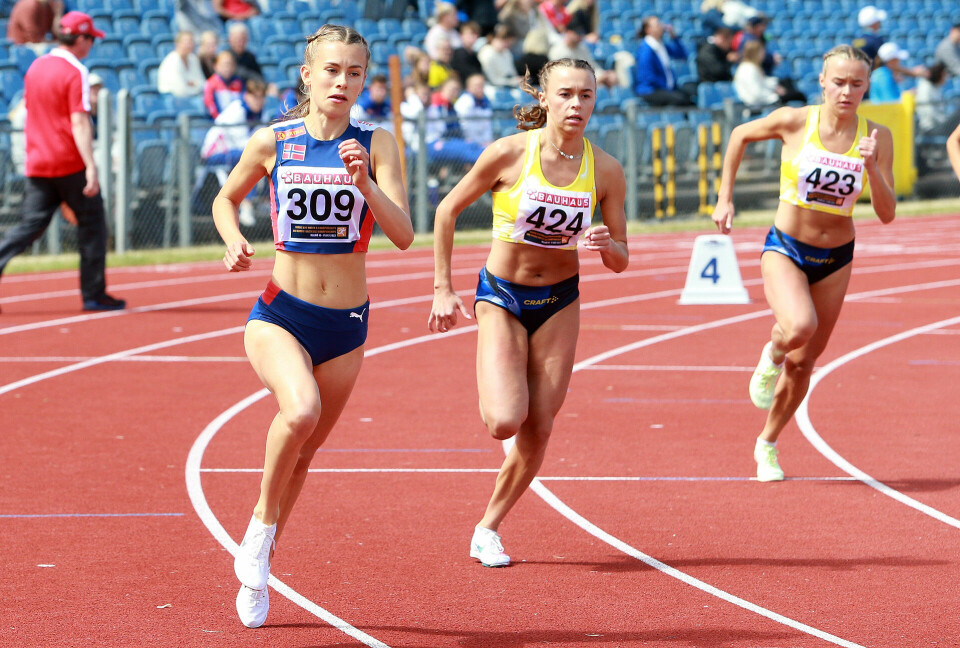 Ingeborg Østgård spurtet inn til enda en seier - vant også 800 m - OPPDATERT 800m_U23_kvinner_Selma_Engdahl_soetrene_Julia_og_Wilma_Nielsen_tele_AZ3T9491.jpg