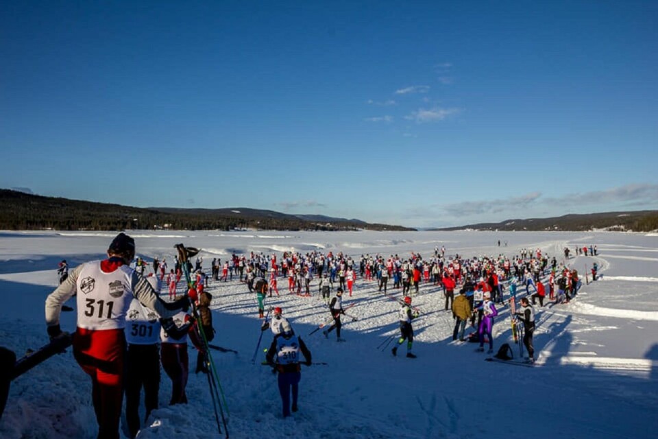 Det er dette turløpere flest drømmer om: Å gjøre seg klar til fellesstart med mange likesinnede som her på Trysil-Knut rennet lengst sør i Osensjøen. Det er dette turløpere flest drømmer om: Å gjøre seg klar til fellesstart med mange likesinnede som her på Trysil-Knut rennet lengst sør i Osensjøen.
