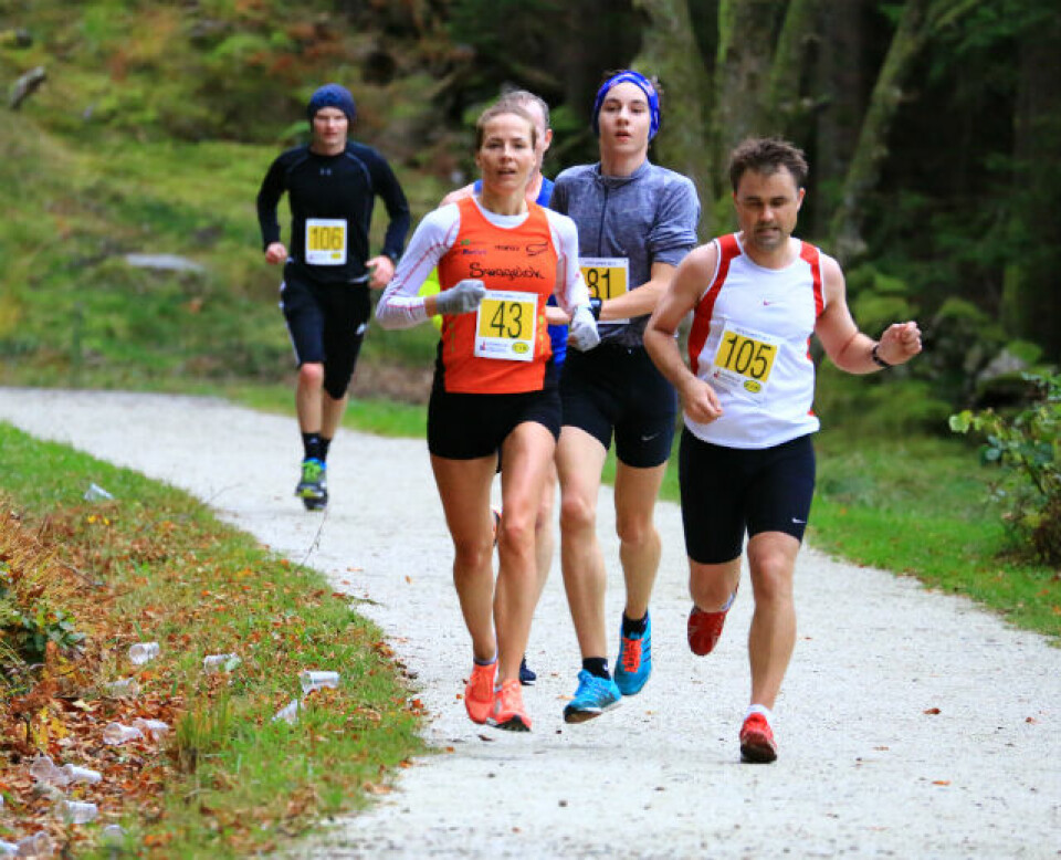 Ola Tjensvoll og Sara A Junger seiret i den 11. utgaven av Kystløpet drikkestasjon_4X6A3126.jpg