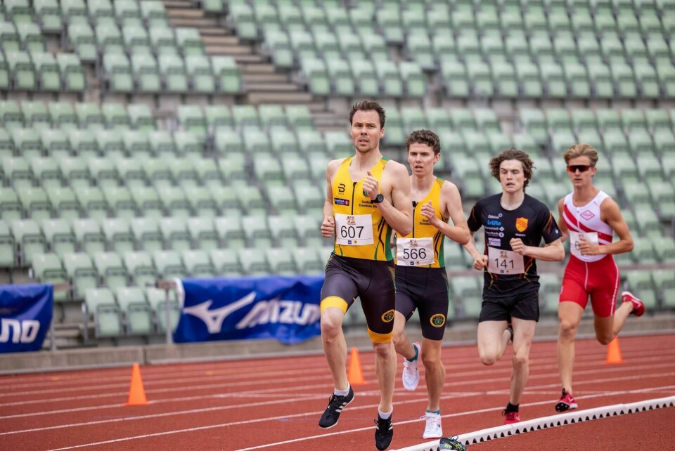 Tjalvelekene med 2000 m og 3000 m lørdag Thomas Roth.jpg
