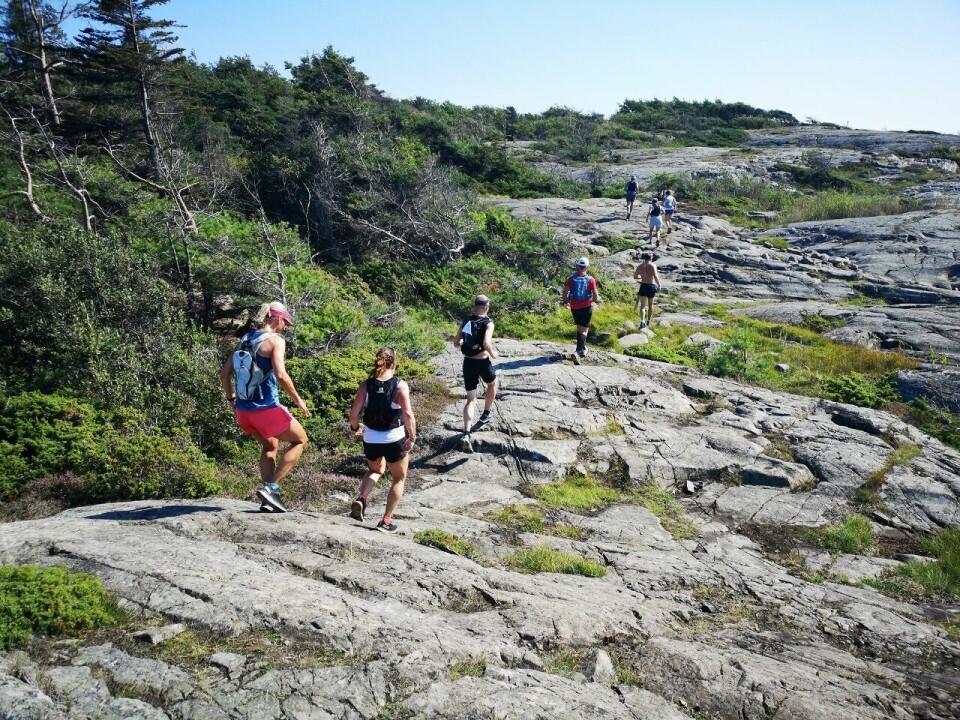 Martin Stensli Iversen og Margrethe Løgavlen vant Kyststien Trail Ultra Løpere_på_kyststien_foto-Rune_Svendsen (1280x960).jpg