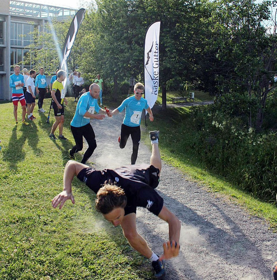 Stafettglede da 'Teamene' løp rundt og rundt Smestaddammen Actionpreget_veksling_2_640.jpg