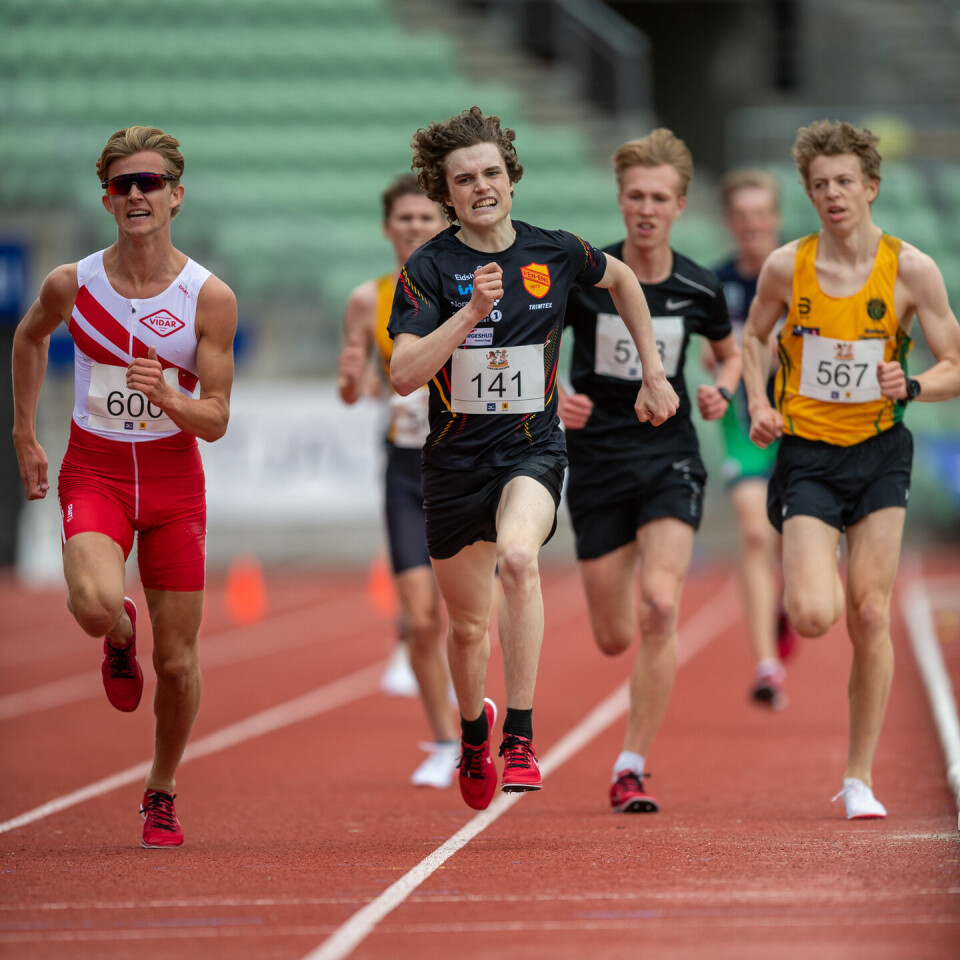 Tjalvelekene med 2000 m og 3000 m lørdag Spurten.jpg