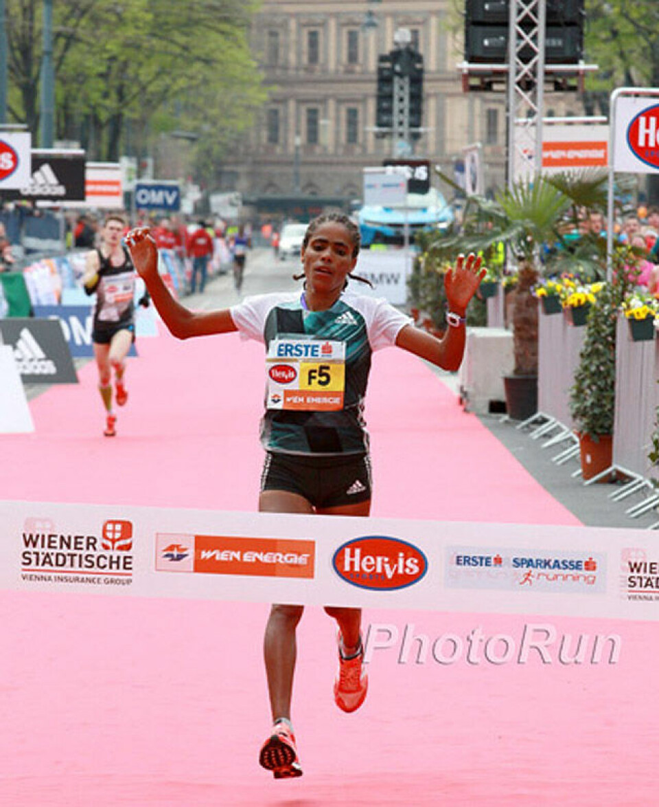 2.13.23 og sjetteplass på Weldu Negash i Wien Marathon Genemo_ShukoFV-Vienna16_www_photorun.jpg