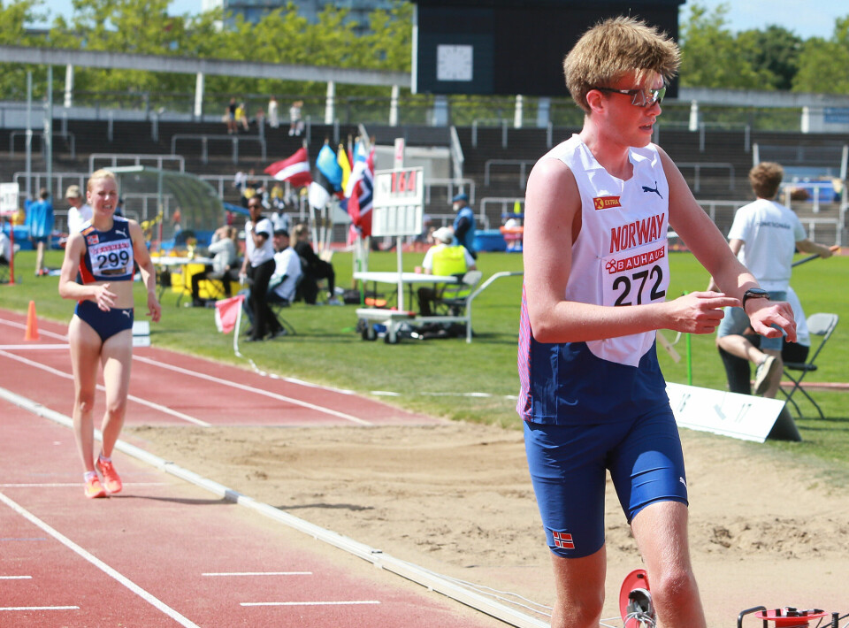 Ingeborg Østgård spurtet inn til enda en seier - vant også 800 m - OPPDATERT Kappgang_U20_menn_kvinner_Doeske_i_maal_litt_foran_Bekkestad_tle_AZ3T0049.jpg