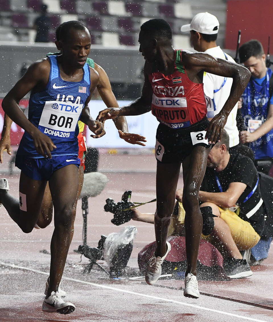 Pers, men ikke avansement for Tom Erling Kårbø på 3000 m hinder hinder-heat3-kipruto-nesten-fall_50D3326.jpg