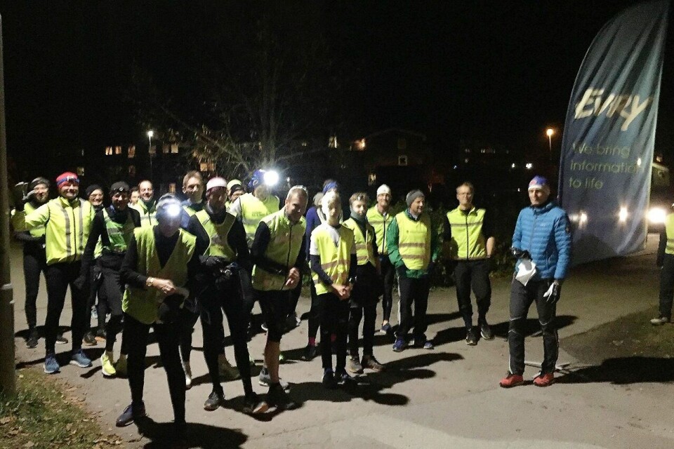 24 aktive stod klare da Pål-Erik Langøigjelten kunne ønske velkommen til en ny sesong med Gå-joggens vintertilbud i regi av Evry BIL. (Foto fra Gå-jogens facebookside) 24 aktive stod klare da Pål-Erik Langøigjelten kunne ønske velkommen til en ny sesong med Gå-joggens vintertilbud i regi av Evry BIL. (Foto fra Gå-jogens facebookside)