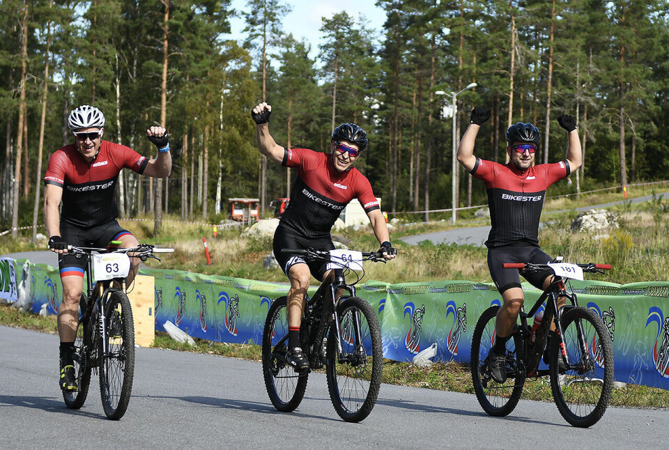 Det var god stemning blant de som hadde fått startplass i årets korona-versjon av Grenserittet. Fra venstre: Thomas Aarn, Bård Sundberg og Daniel Brun ved målgang. (Alle foto: Bjørn Johannessen) Det var god stemning blant de som hadde fått startplass i årets korona-versjon av Grenserittet. Fra venstre: Thomas Aarn, Bård Sundberg og Daniel Brun ved målgang. (Alle foto: Bjørn Johannessen)