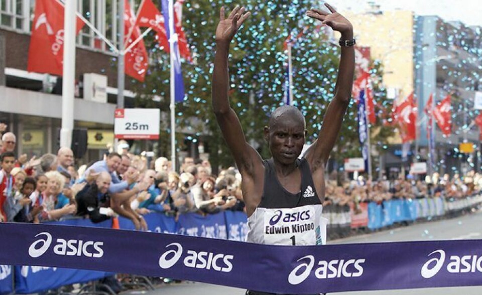 Sondre Nordstad Moen på sterk 8. plass i Dam tot Damloop kiptoo_uitgelicht-1-712x435.jpg