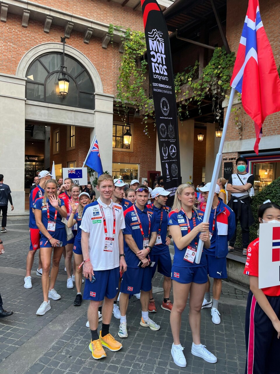 10 løpere har ankommet Thailand der de deltar i VM terrengultra lørdag Åpningsseremoni.jpg