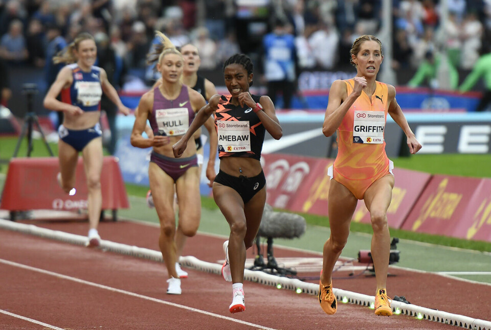 Karoline Bjerkeli Grøvdal sletta Grete Waitz' 45 år gamle 3000 m-rekord 3000-griffith-opplop_50D2277.jpg