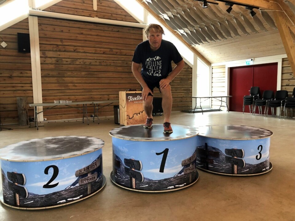 Hallgeir Martin Lundemo tester premiepallen i Tevelhallen Hallgeir Martin Lundemo tester premiepallen i Tevelhallen