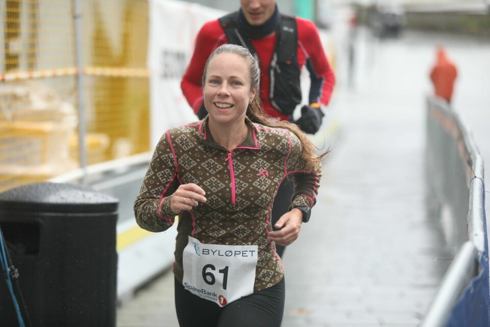 Henriette Thorp vant halvmaraton i Byløpet i Skien da det gikk i regnvær i 2019. Årets utgave av løpet er utsatt til høsten. (Foto: arrangøren) Henriette Thorp vant halvmaraton i Byløpet i Skien da det gikk i regnvær i 2019. Årets utgave av løpet er utsatt til høsten. (Foto: arrangøren)