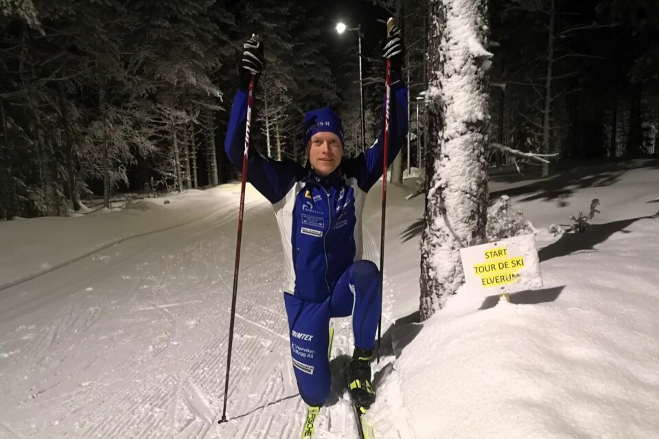 Primus motor for Tour de ski Elverum-edition, Amund Sigstad, ved startskiltet på den første etappen i Hernes denne uka. (Foto: Rolf Bakken) Primus motor for Tour de ski Elverum-edition, Amund Sigstad, ved startskiltet på den første etappen i Hernes denne uka. (Foto: Rolf Bakken)
