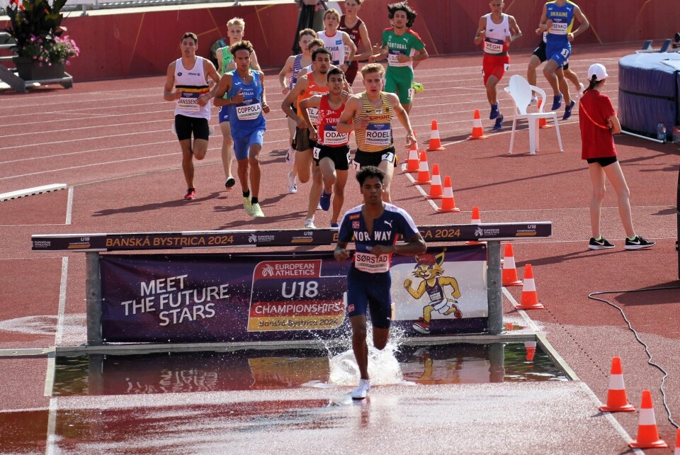 Haakon Sørstad kom til finalen på 2000 meter hinder selv om han i forkant hadde blant de svakeste tidene. Han vant forsøket som bildet er fra, og et uhell i finalen fratok han trolig pers og en bedre plassering. (Foto: Privat) Haakon Sørstad kom til finalen på 2000 meter hinder selv om han i forkant hadde blant de svakeste tidene. Han vant forsøket som bildet er fra, og et uhell i finalen fratok han trolig pers og en bedre plassering. (Foto: Privat)