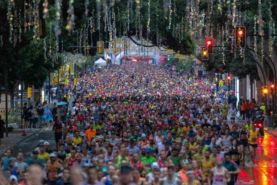 Maraton- og halvmaratonløperne starta i lag, og 5574 tok seg til mål med ca. like mange på hver distanse. (Foto: arrangøren) Maraton- og halvmaratonløperne starta i lag, og 5574 tok seg til mål med ca. like mange på hver distanse. (Foto: arrangøren)