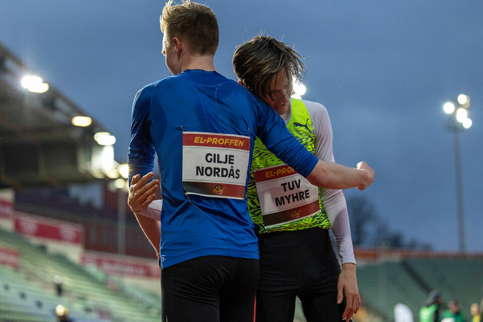 Narve Gilje Nordås og Magnus Tuv Myhre gratulerer hverandre med gode løp etter 10000 meter under Night of Highlights på Bislett stadion. (Foto: Samuel Hafsahl) Narve Gilje Nordås og Magnus Tuv Myhre gratulerer hverandre med gode løp etter 10000 meter under Night of Highlights på Bislett stadion. (Foto: Samuel Hafsahl)