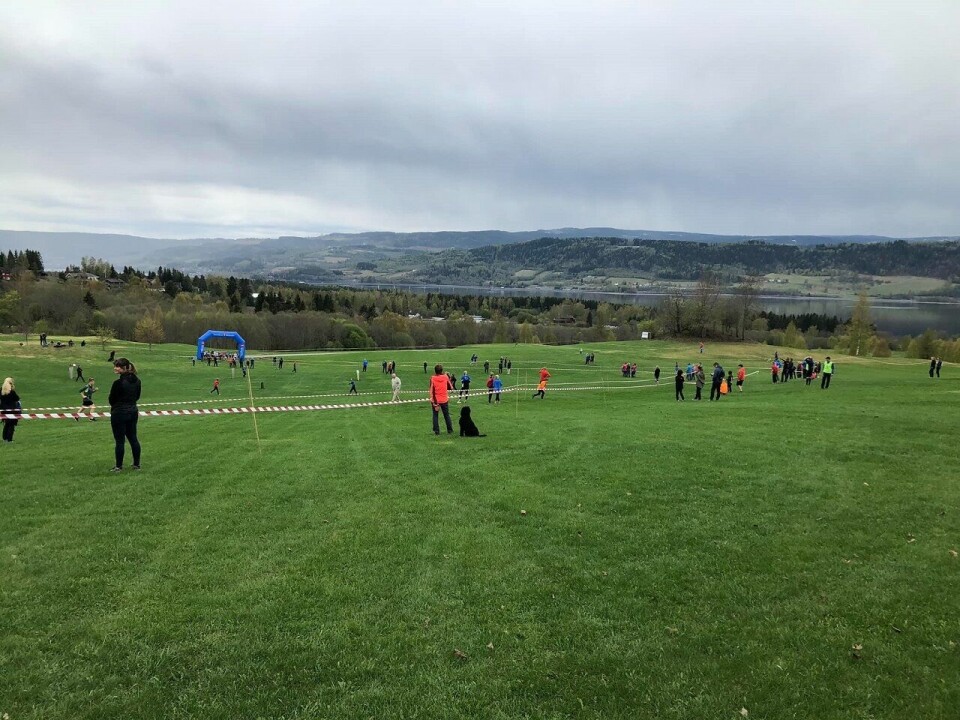 Mjøsen Golfklubb stilte nok en gang sitt grønne gress til disposisjon for friidrettsfolket på 1. mai. (Foto: Morten Stensberg) Mjøsen Golfklubb stilte nok en gang sitt grønne gress til disposisjon for friidrettsfolket på 1. mai. (Foto: Morten Stensberg)