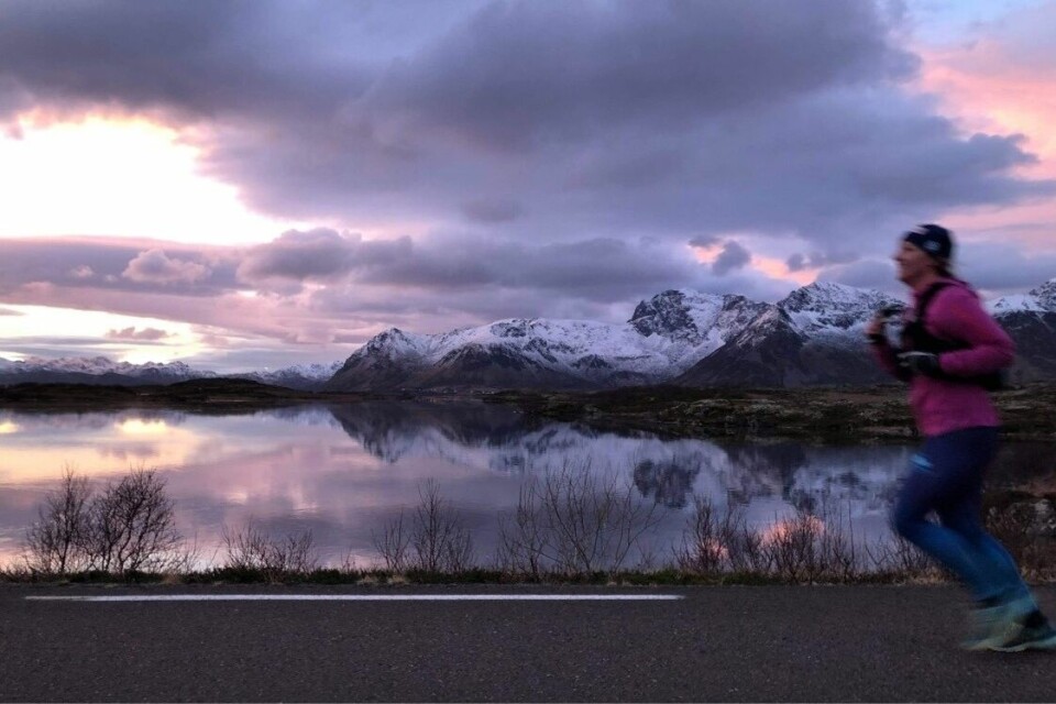 Lisa Blom i flotte omgivelser under Lofoten Ribbemaraton. (Foto: Monika Kransvik) Lisa Blom i flotte omgivelser under Lofoten Ribbemaraton. (Foto: Monika Kransvik)