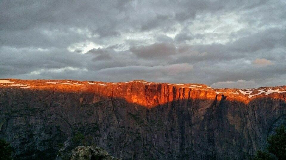 Stor deltagelse i det 62 km lange Lysefjorden Inn (oppdatert) sol_og_skygge_fotoVasilis_Toxavidis.jpg