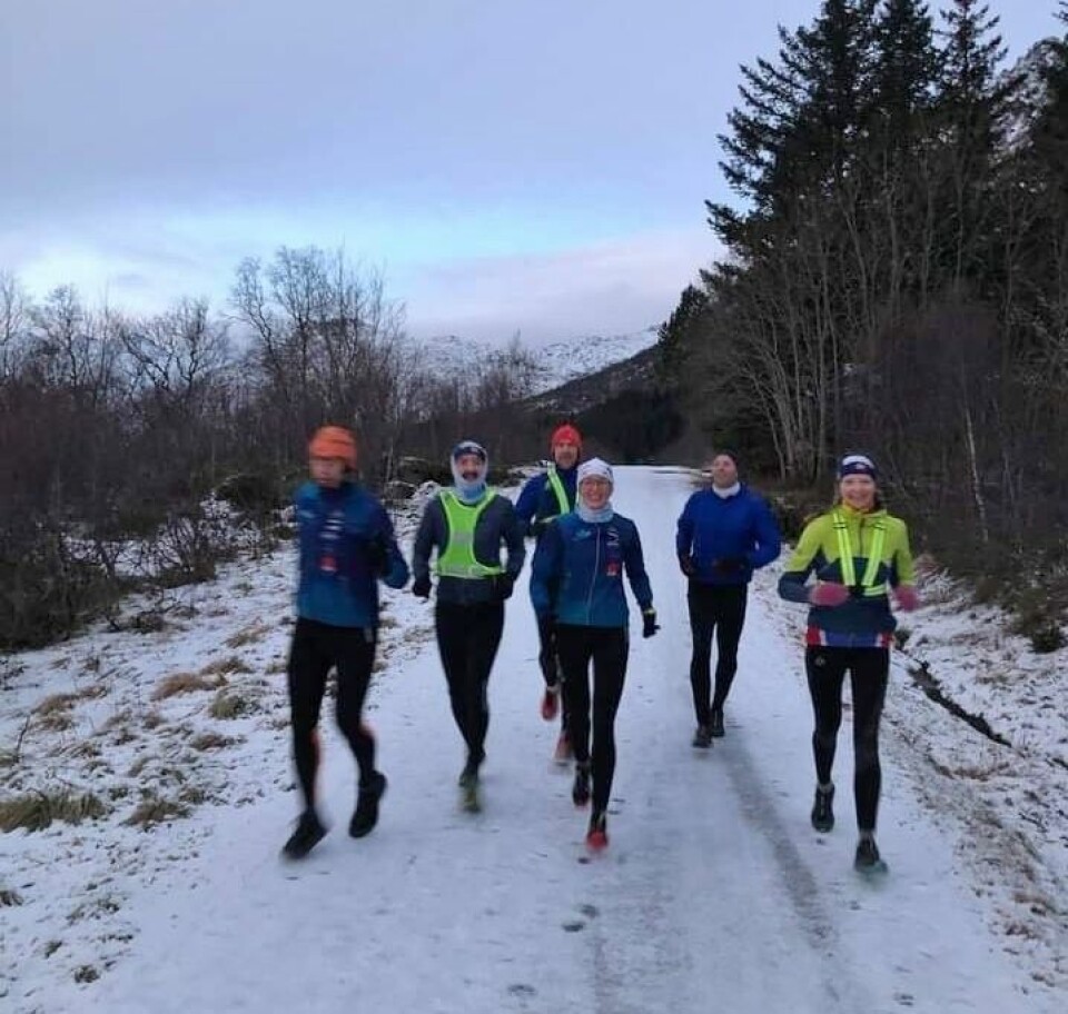 Rekorddeltakelse på Ribbemaraton i Lofoten Rolfen_Lorentzen_Jan Håkon_Juul_Nina_Lorentzen_Christian_Mietzner_Tor_Gunnar_Kransvik _Mona_Sjåvik_foto-Monika_Kransvik.jpg