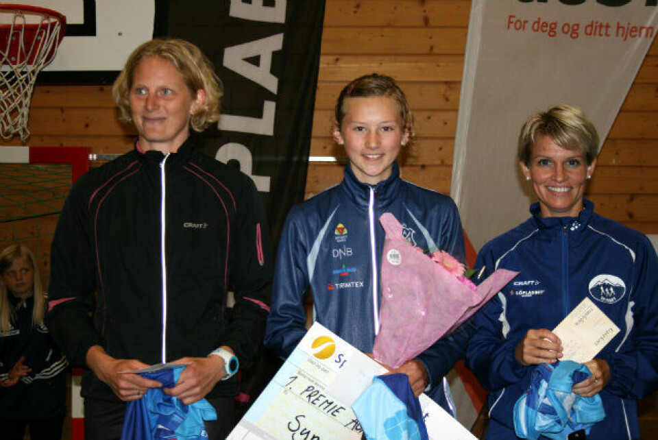 Vått, men godt Kraftløp Pallen_damer_5_5km.jpg