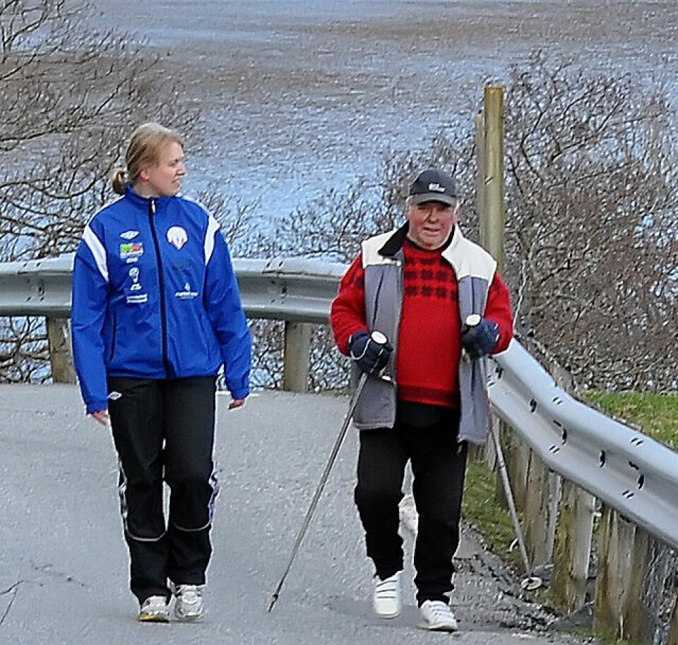 Deltakarrekord i Trongjo Opp i Etne Elin Udstuen og Hjalmar Grundberg feirar IFK 30 år.