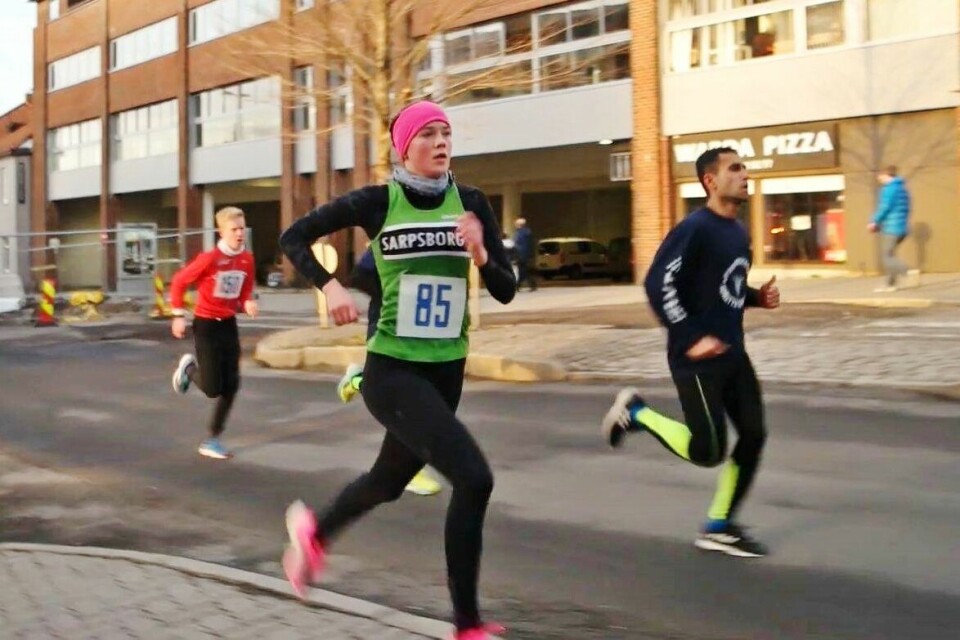 15-åringen Maiken Homlung Prøitz fra Sarpsborg IL var raskeste kvinne på 3,3 km i Nyttårsløpet i Fredrikstad. (Foto: Henrik Ottesen/FSK) 15-åringen Maiken Homlung Prøitz fra Sarpsborg IL var raskeste kvinne på 3,3 km i Nyttårsløpet i Fredrikstad. (Foto: Henrik Ottesen/FSK)