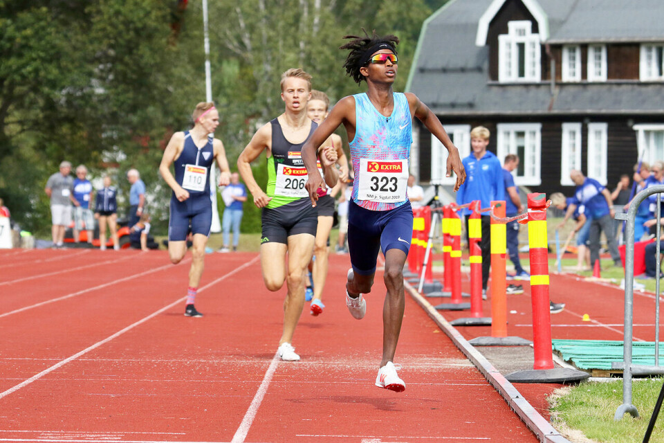 Den aller raskeste i forsøksheatene på 800 meter var Runars Abdullahi Dahir Rabi, nesten 2 sekunder foran Sigurd Tveit fra Kristiansand. Den aller raskeste i forsøksheatene på 800 meter var Runars Abdullahi Dahir Rabi, nesten 2 sekunder foran Sigurd Tveit fra Kristiansand.