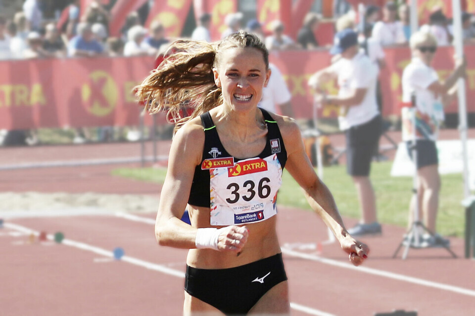 Hedda Hynne stormer inn til NM-tittel på 800 meter. Hedda Hynne stormer inn til NM-tittel på 800 meter.