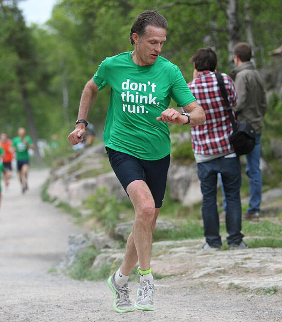 Over 500 fullførte The Nike Race Sognsvann! Svein-Ole_Braaten_sjekker_klokka_9C0E4593