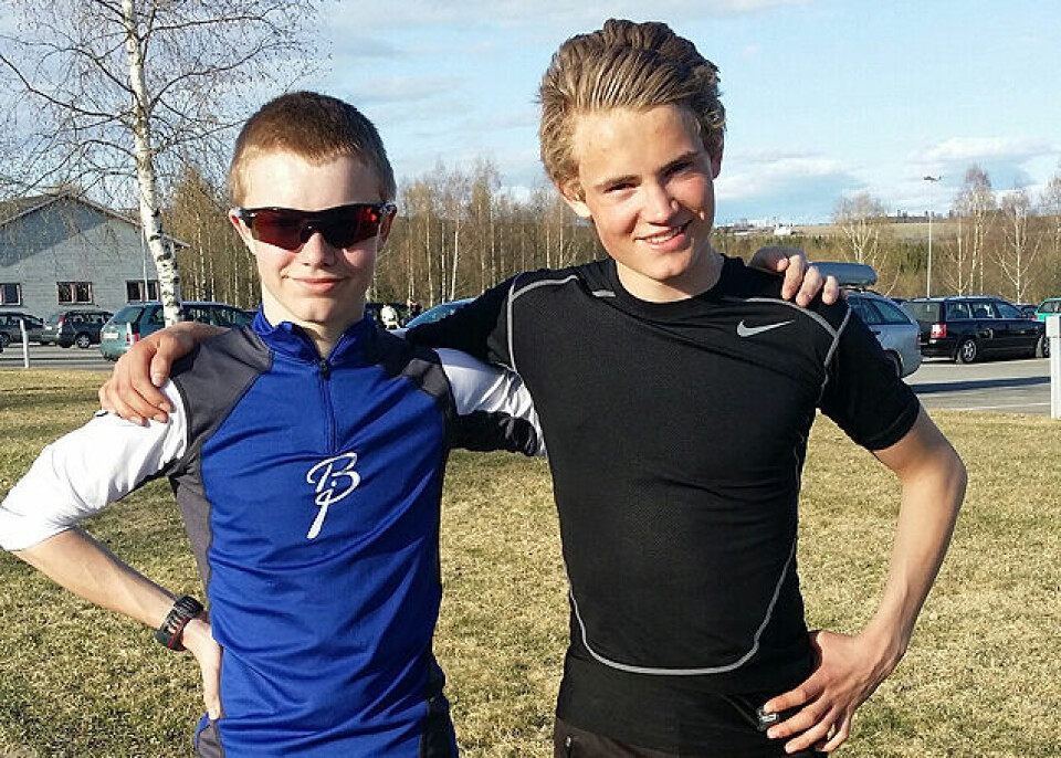 15-åringene Petter Myhr (til høyre) og Simen Syversen viste seniorene ryggen på Rudshøgda onsdag. (Foto: Miroslaw Baran) 15-åringene Petter Myhr (til høyre) og Simen Syversen viste seniorene ryggen på Rudshøgda onsdag. (Foto: Miroslaw Baran)