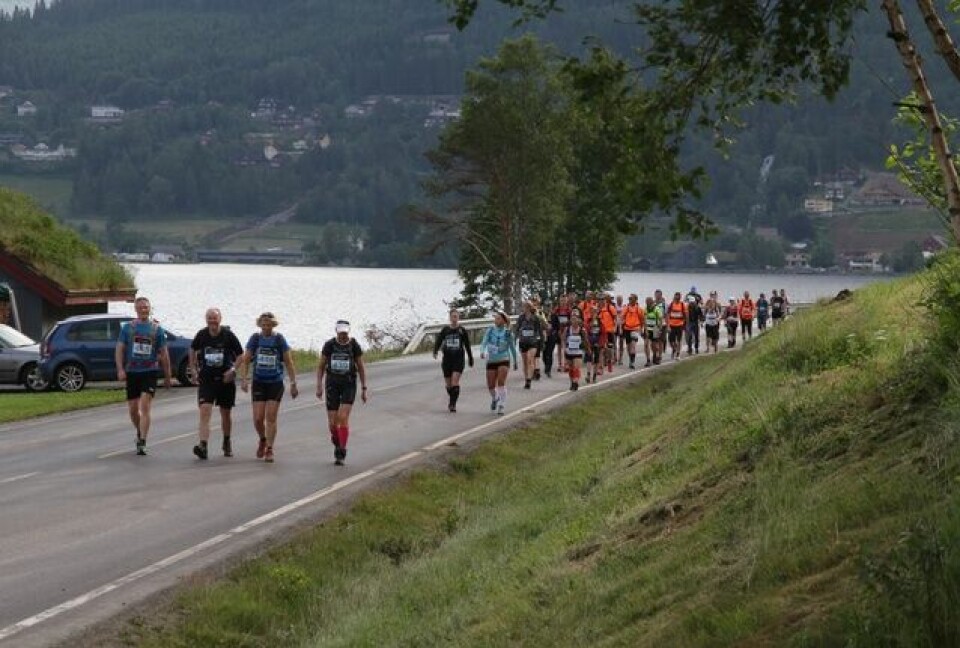 Tommy Haga og Malene Blikken Haukøy vant Hornindal Rundt Mange_deltakere.jpg