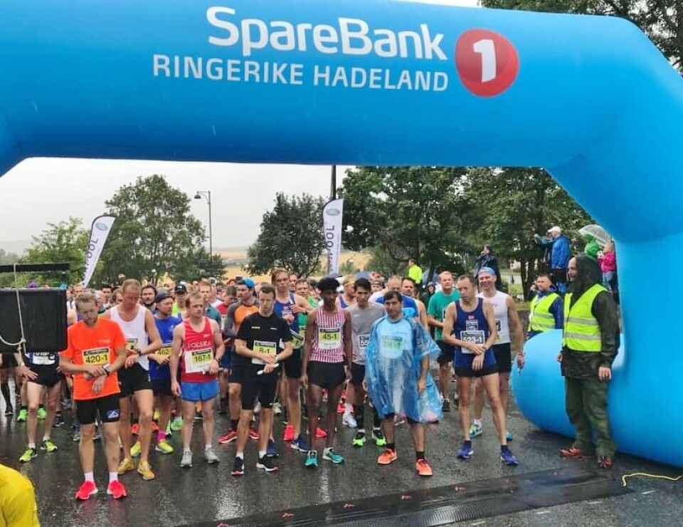 Klart for start på maratonstafetten. Vinnerlaget IF Hälle ses med nummer 45. (Arrangørfoto) Klart for start på maratonstafetten. Vinnerlaget IF Hälle ses med nummer 45. (Arrangørfoto)